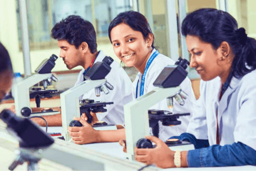 microscop students